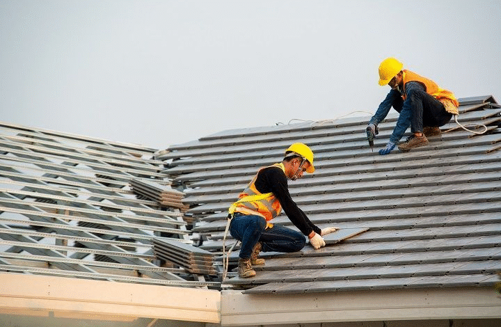 What Sets a Reliable Roofing Contractor Apart in Today’s Market